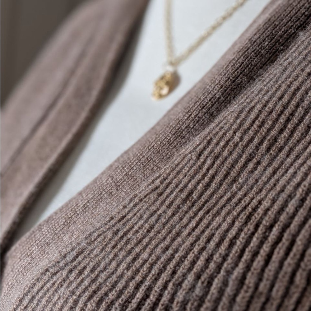 ARITZIA BABATON Brown Ribbed Knit Balloon Sleeve Cardigan XS - Picture 3 of 6